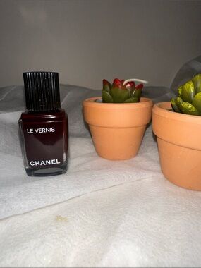 Chanel Le Vernis Longwear Nail Colour 18 Rouge Noir (Vamp) Deep Burgundy